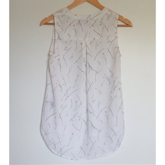 Icone White Sleeveless Blouse with Gray and Pink Floral Pattern - Picture 2 of 7